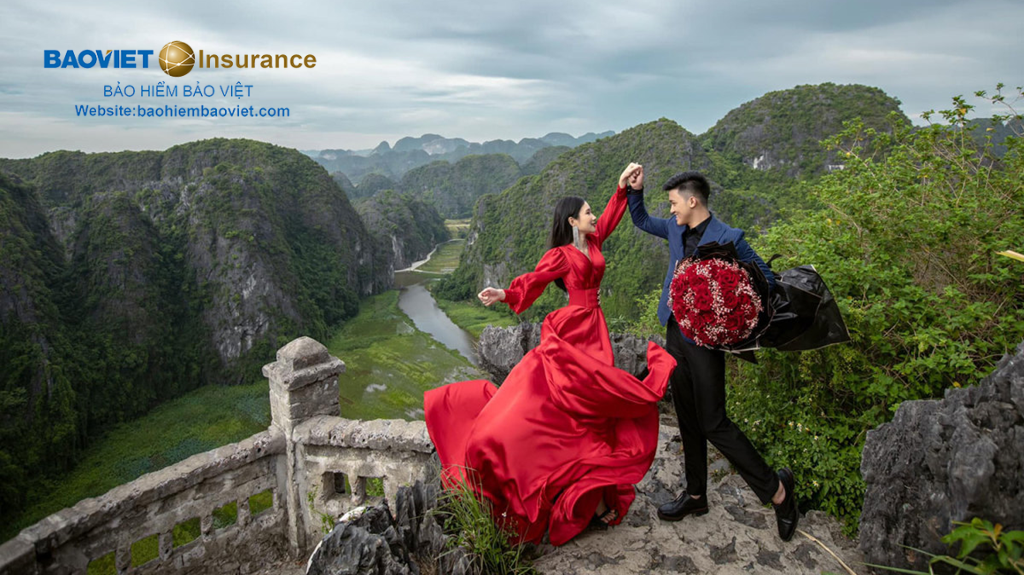 Nhân viên CSKH của Bảo Việt sẵn sàng hỗ trợ khi bạn cần đăng ký bảo hiểm du lịch